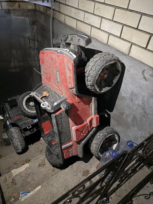 Продам детские машинки большие в отличном состоянии