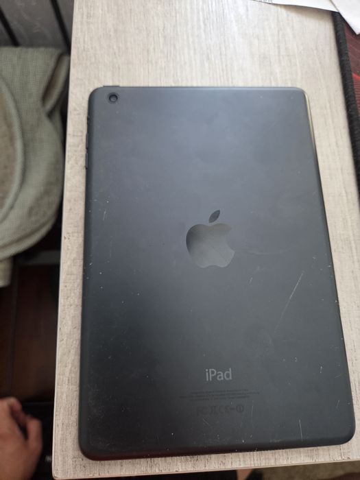Apple iPad 9.7in 16GB Black Wi‑Fi Tablet Dual Camera MD528LL/A