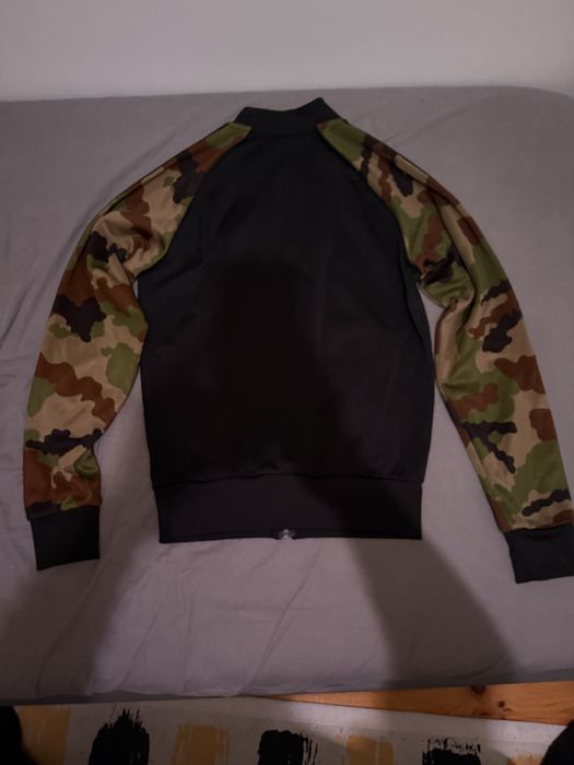 Adidas Originals черен суичър тип бомбър с ръкави в камофлаж