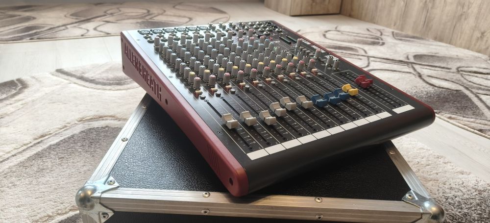 Mixer - ALLEN & HEATH -ZED 12 FX + case, ca Nou