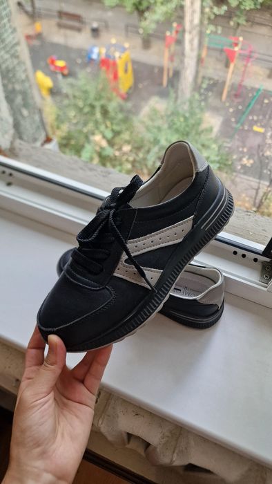 Женские кроссовки