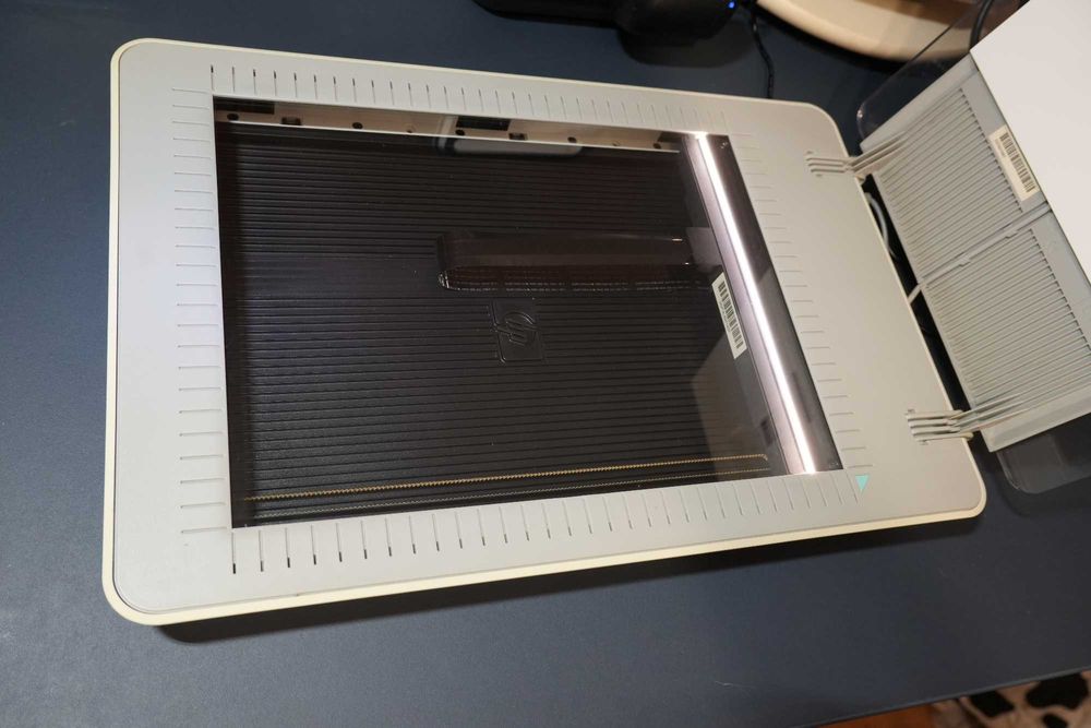 Продавам скенер HP Scanjet 3800
