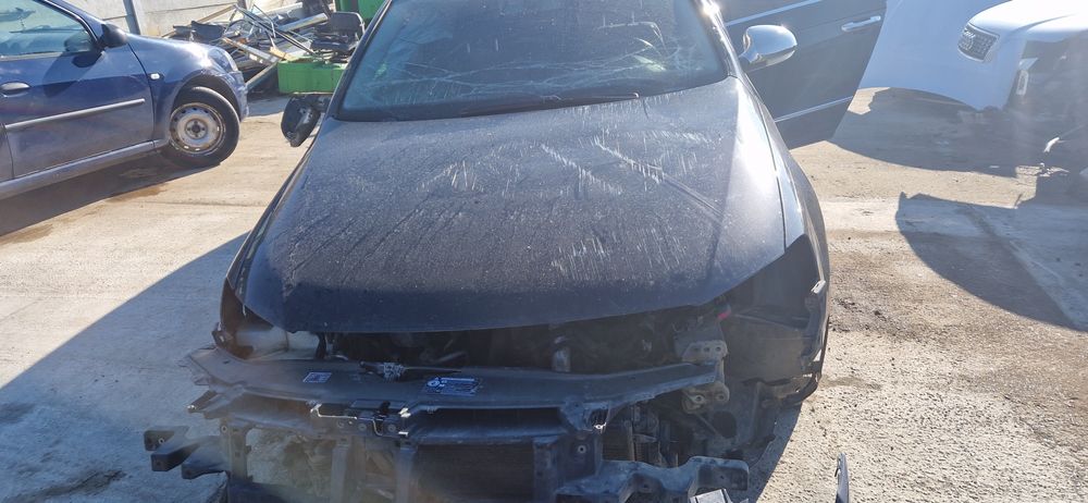 Vând capota passat b6