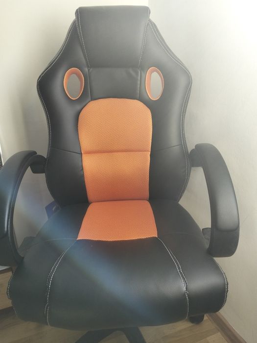 Vând Scaun gaming