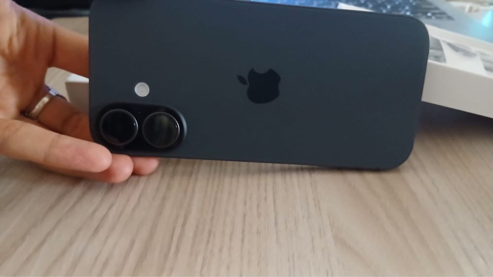 Iphone 17 nou nout- garantie apple pana la 18.08.2027