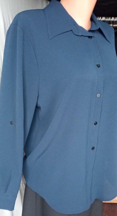 Дамска риза тъмно синьо.