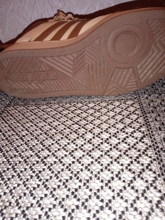 Продам  кроссовки  Adidas  оригинал  р.46