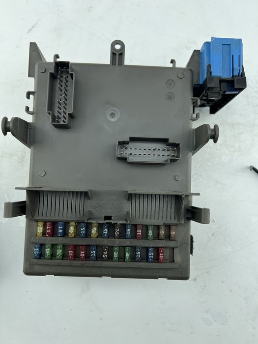 Renault Espace Mk 4 (2002-2014) modul de control electronic și cutie de siguranțe