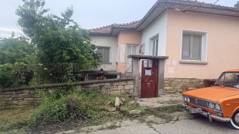 Къща на 2 етажа в с. Гостилица