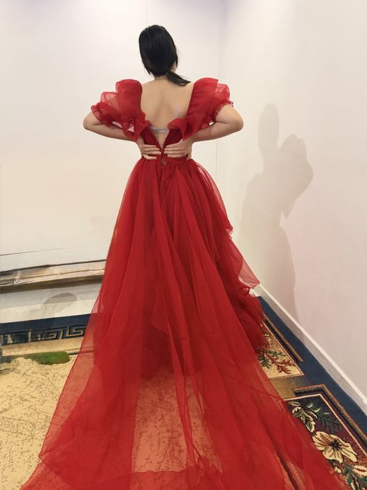 Платье почти новое, надевали 1 раз