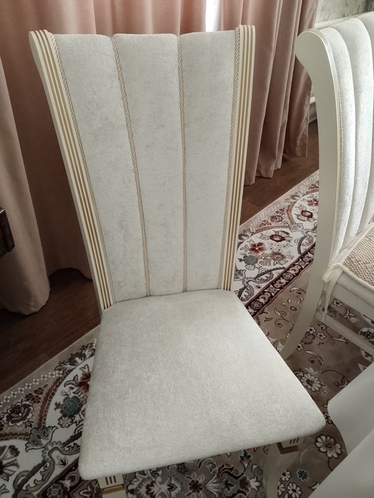 Продам стулья новые