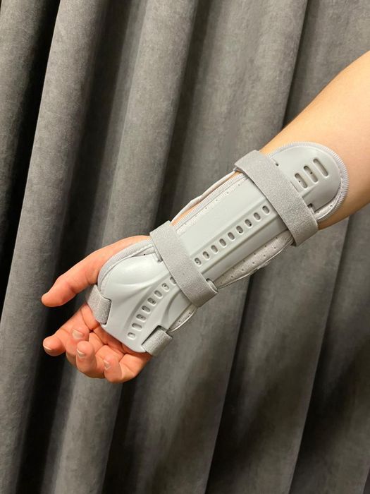 Бандаж на руку запястие