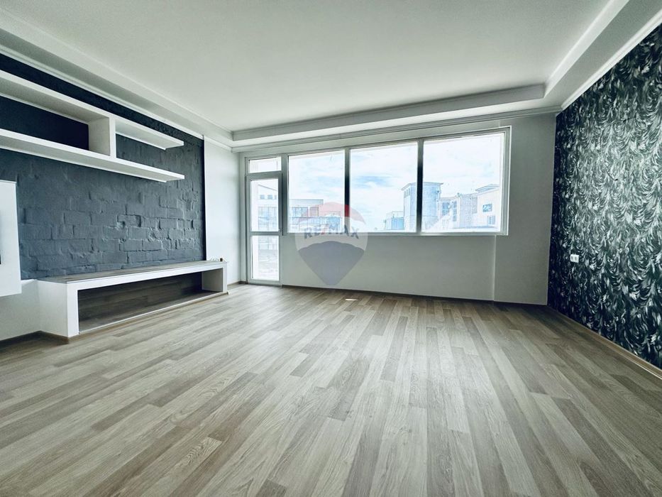 Тристаен апартамент до морето и крайбрежната ивица за продажба, гр. Б