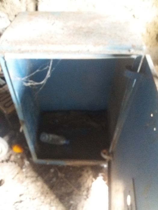 Сейф металлический