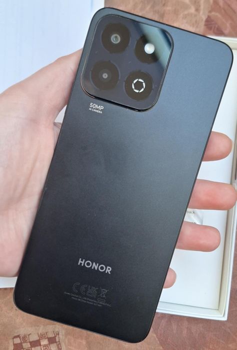 Продавам HONOR 200 smart