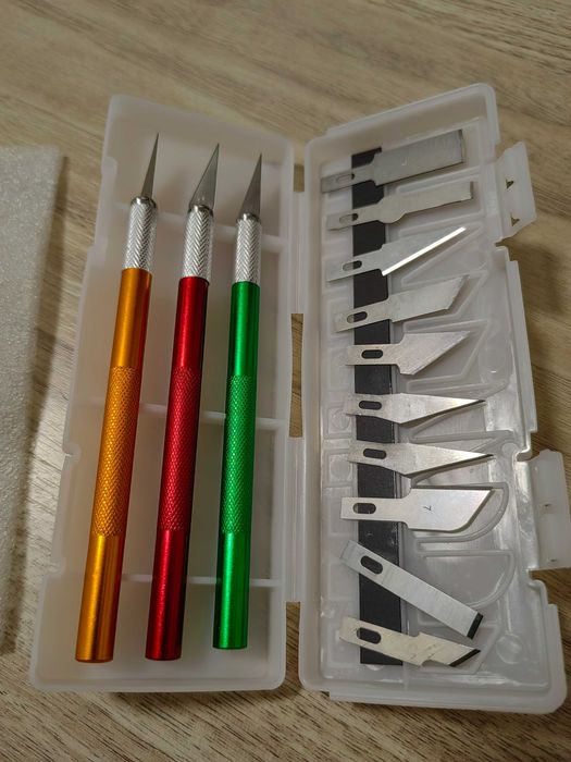 Set 3 cuttere metalice cu lame de schimb pentru modelaj sau artă