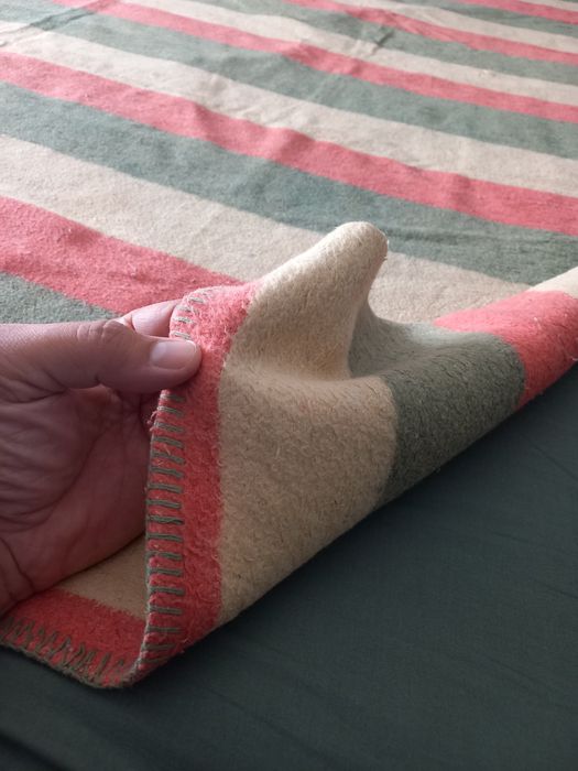 Patura la dimensiunea 140 x 200 cm in stare perfecta.
Livrare prin OLX