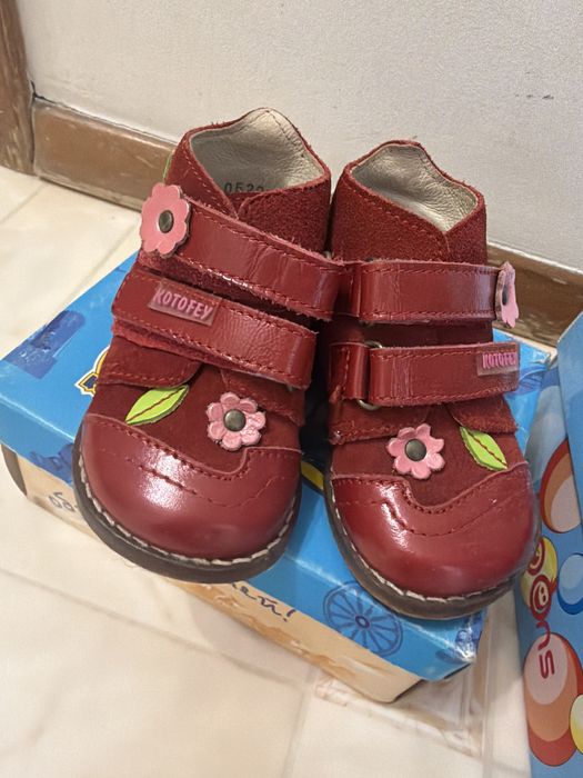 Продам детскую обувь