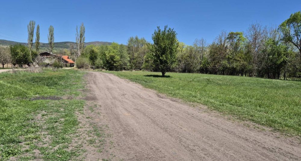 Продава имот в с.Крайници