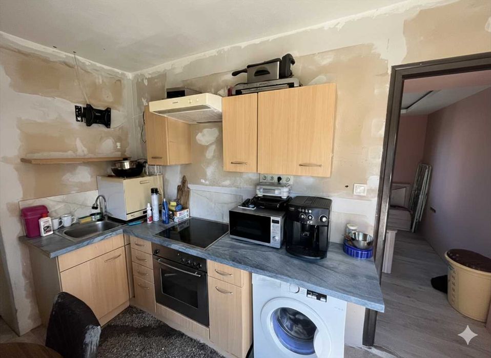 Къща с двор на топ локация в град Перник!