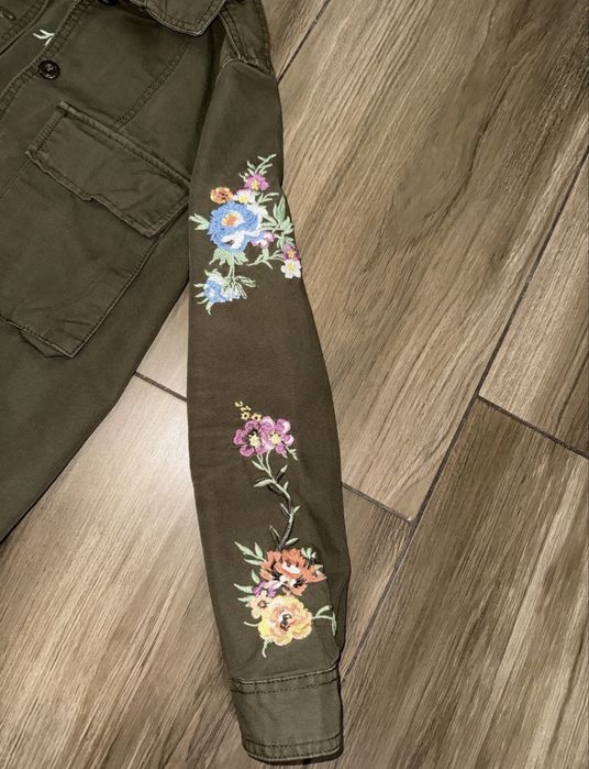 Пролетно яке Bershka като ново