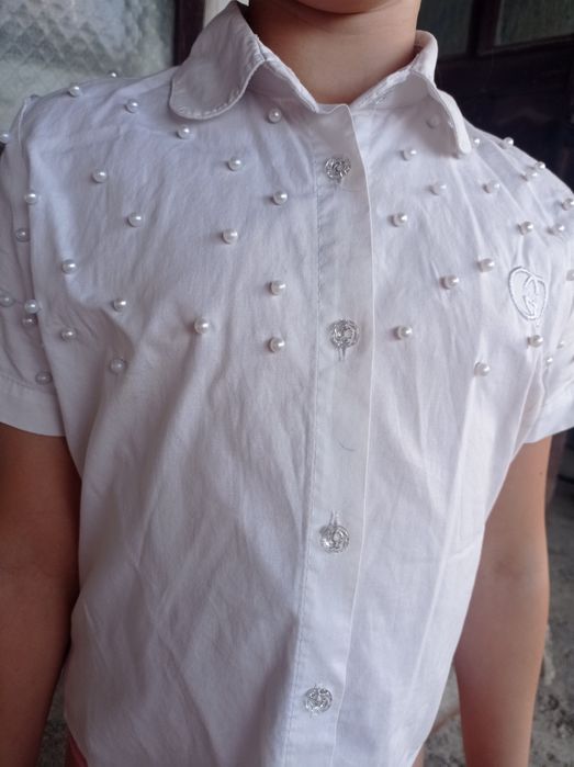 Продам рубашку школьную