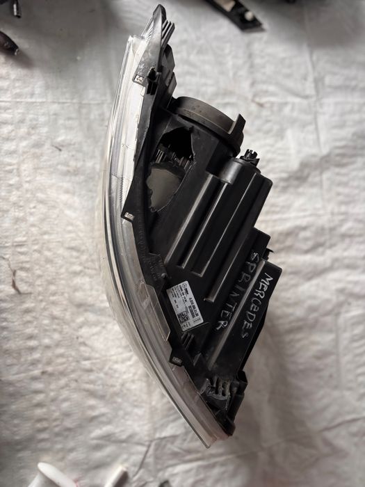 Фар (ляв) • Mercedes Sprinter W907/W910 (2018→)