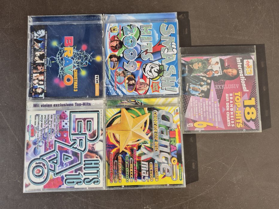 Vând 15 CD muzica usoara mixta straina artisti internationalii celebri 

- HQ