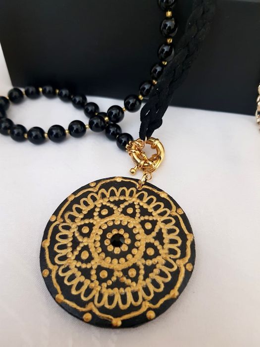 Продам колье ручной работы.