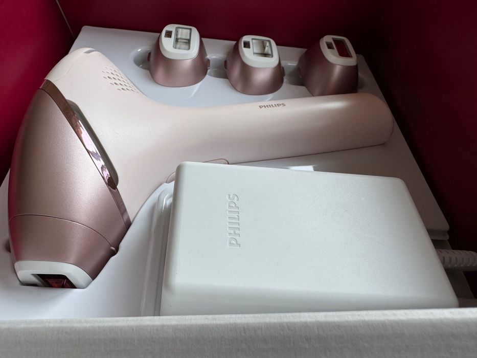 Продавам фотоепилатор Philips Lumea BRI958 9000
