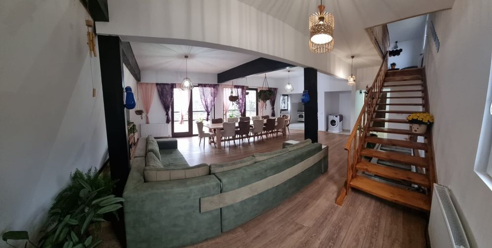 Vand vila moderna +vila la rosu (4.100 metri de teren si padure de mesteacan)