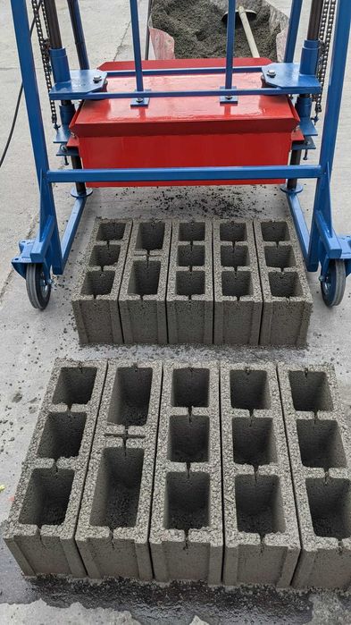 Presa/ Masina/ Vibropresa mobila boltari beton - STANDARD PMV 4B200
