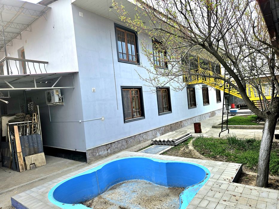 Продаётся частный дом 10сотик: 10комната и зал 10х15метр,