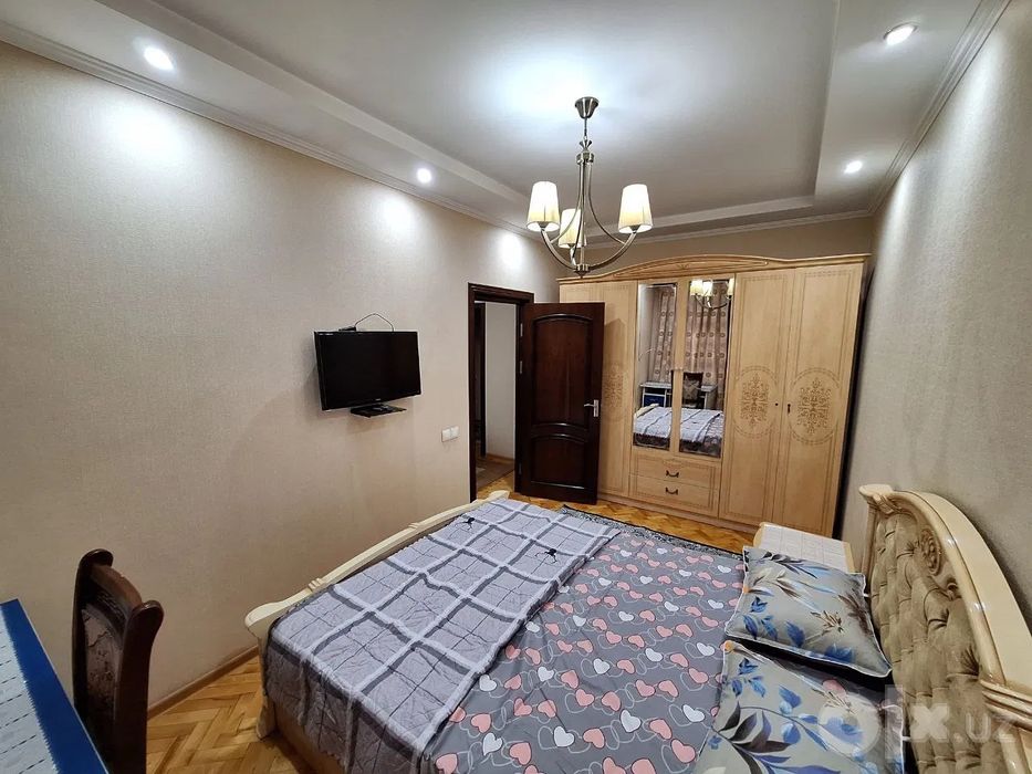 Сдаётся 3-комн метро Айбек, 70 м²