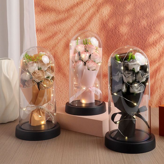 Подарочный набор к 8 марта цветы в колбе