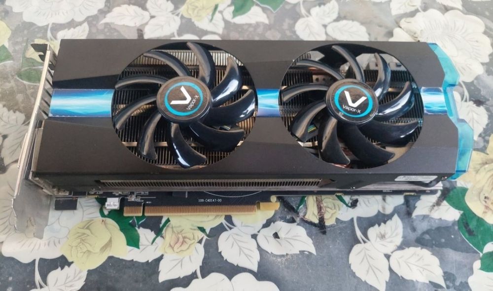 Placa Video Sapphire Radeon R9 270X Vapor-X 2GB