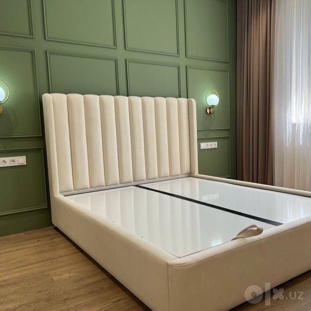 Мягкий кровать с механизмом наличии есть