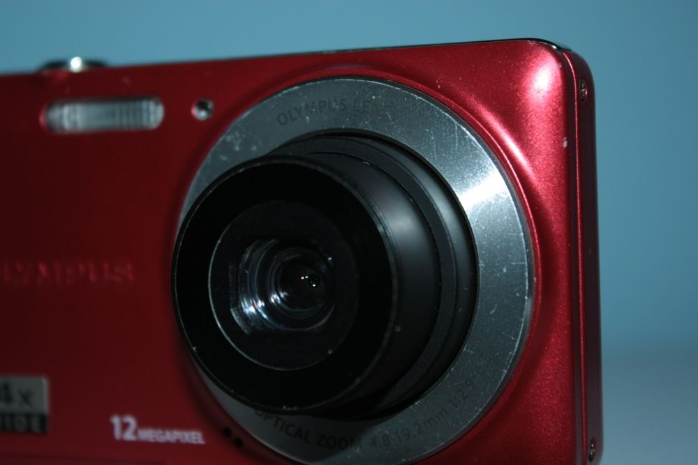 Ретро дигитална камера Olympus D-700 (12MP) - Y2K Vintage Digicam
