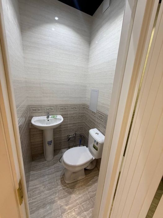 Yakkasaroy Oybek metrosi yaqinida arenda bezmakler