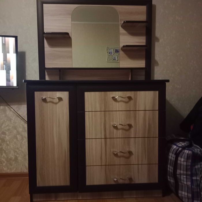 Комод с зеркалом