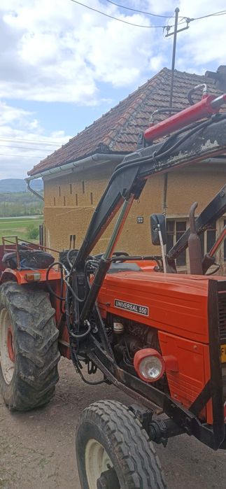 Tractor cu încărcător UTB550