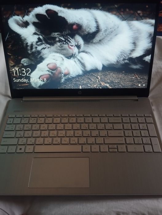 HP core i3 wendovs 10 256 talik