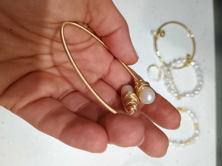 Нова гривна с големи речни перли