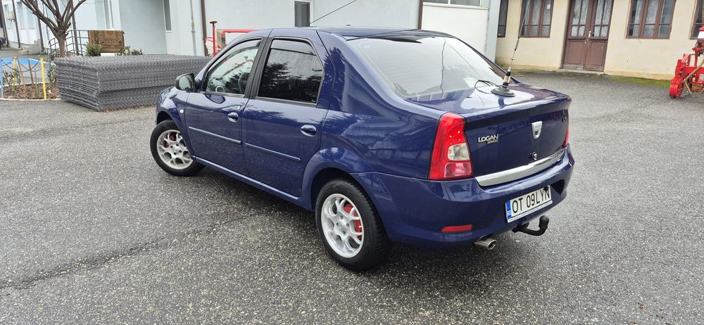 Vând Dacia logan