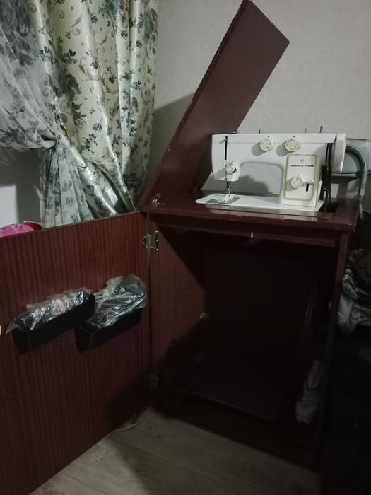 Продам швейную машину б. У