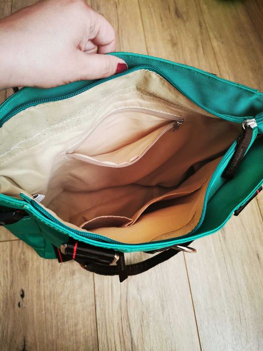 Geanta femei practica cu transport gratuit