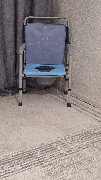 Санитарный стул туалет