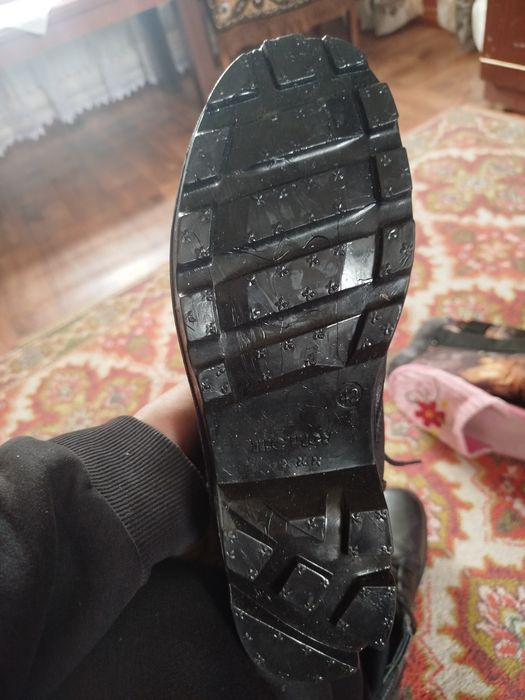 Берцы новые продам