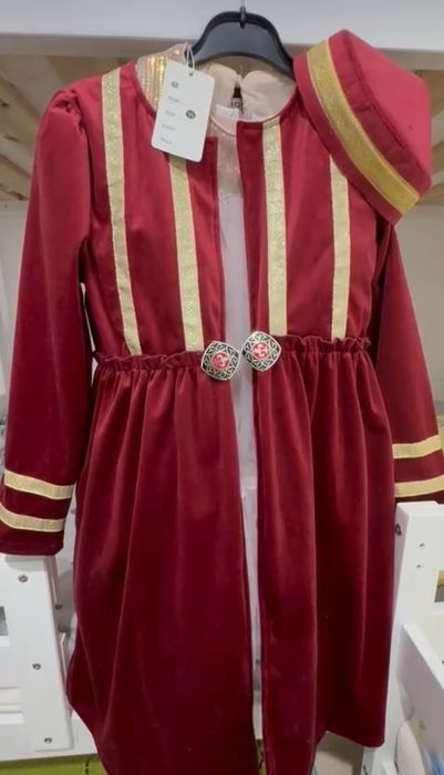 Продается национальный шапан для девочек 2шт