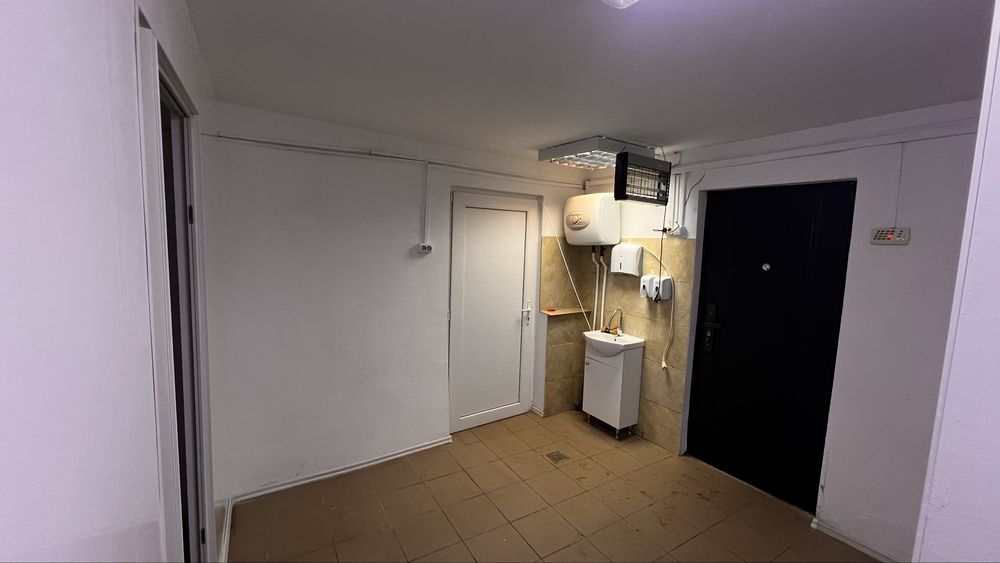 Casă pentru locuit sau Spațiu Comercial 95 mp utili / 131 mp construiți si curte  293 mp, com Lumina, str Mare 169 vis a vis de primărie
